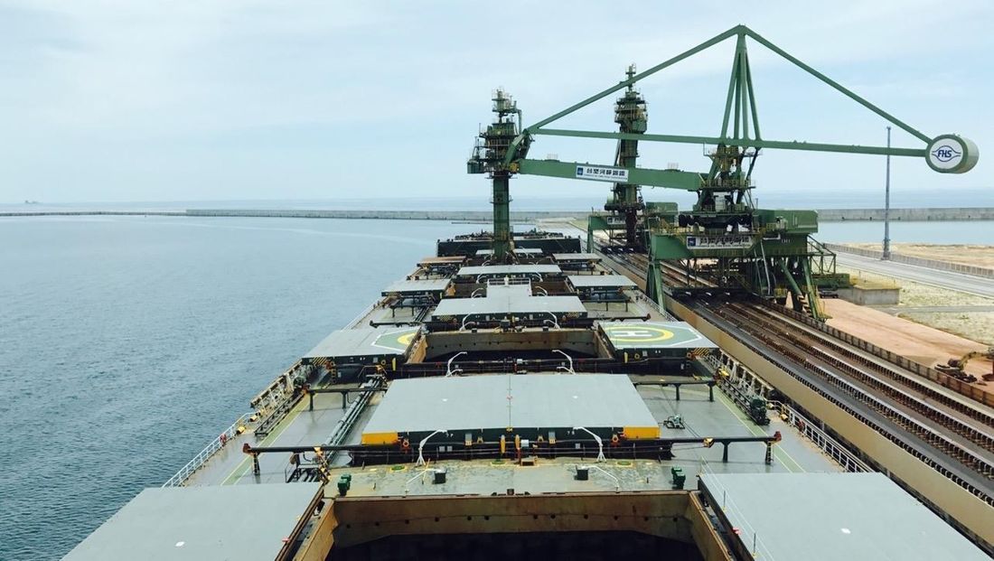 Băng tải Mobile Ship Loader làm hàng trực tiếp trên hầm tàu